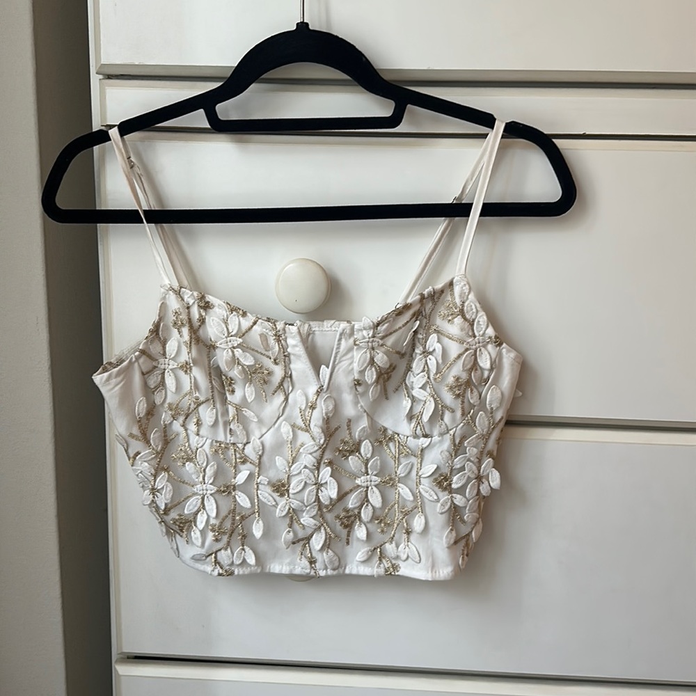 Shein: White floral shimmer crop top ✨